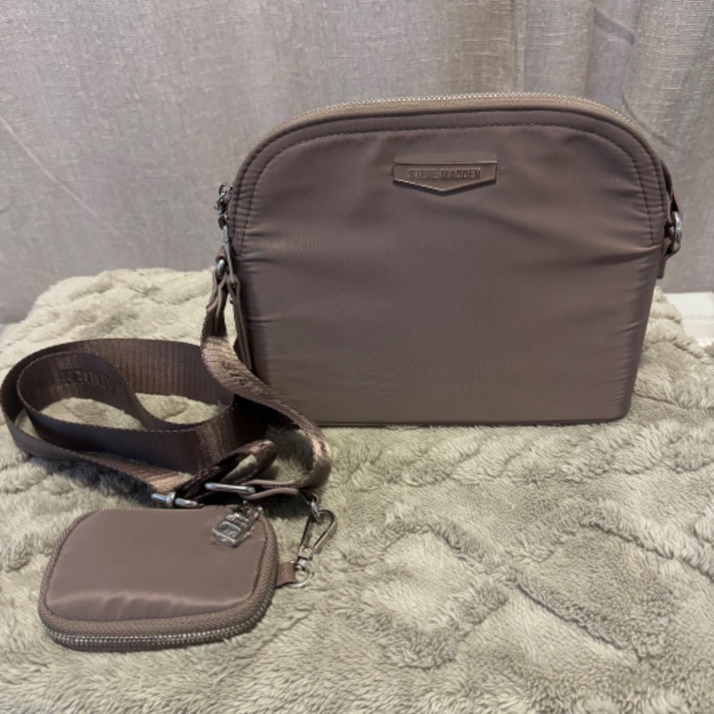 Steve Madden | Nylon Crossbody Bag | Tan